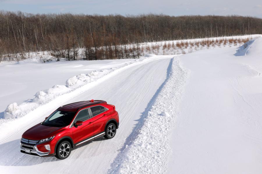  Mitsubishi Eclipse Cross 2017 года  (JP) (фото 20 из 41)